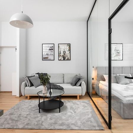 Modern Centrally Located Apartments - By Upstairs Kraków Exteriör bild
